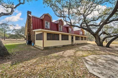 1240 County Road 324 Adkins TX 78101
