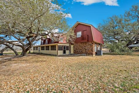 1240 County Road 324 Adkins TX 78101