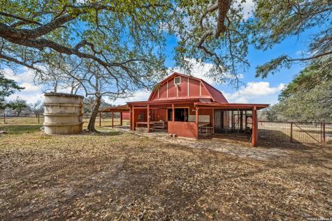 1240 County Road 324 Adkins TX 78101