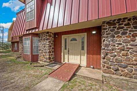 1240 County Road 324 Adkins TX 78101