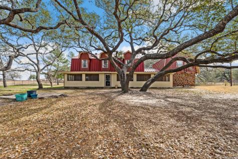 1240 County Road 324 Adkins TX 78101