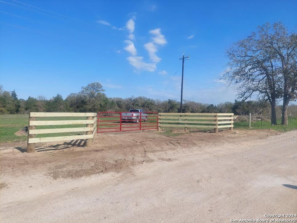 000 Cr 401 Waelder TX 78959