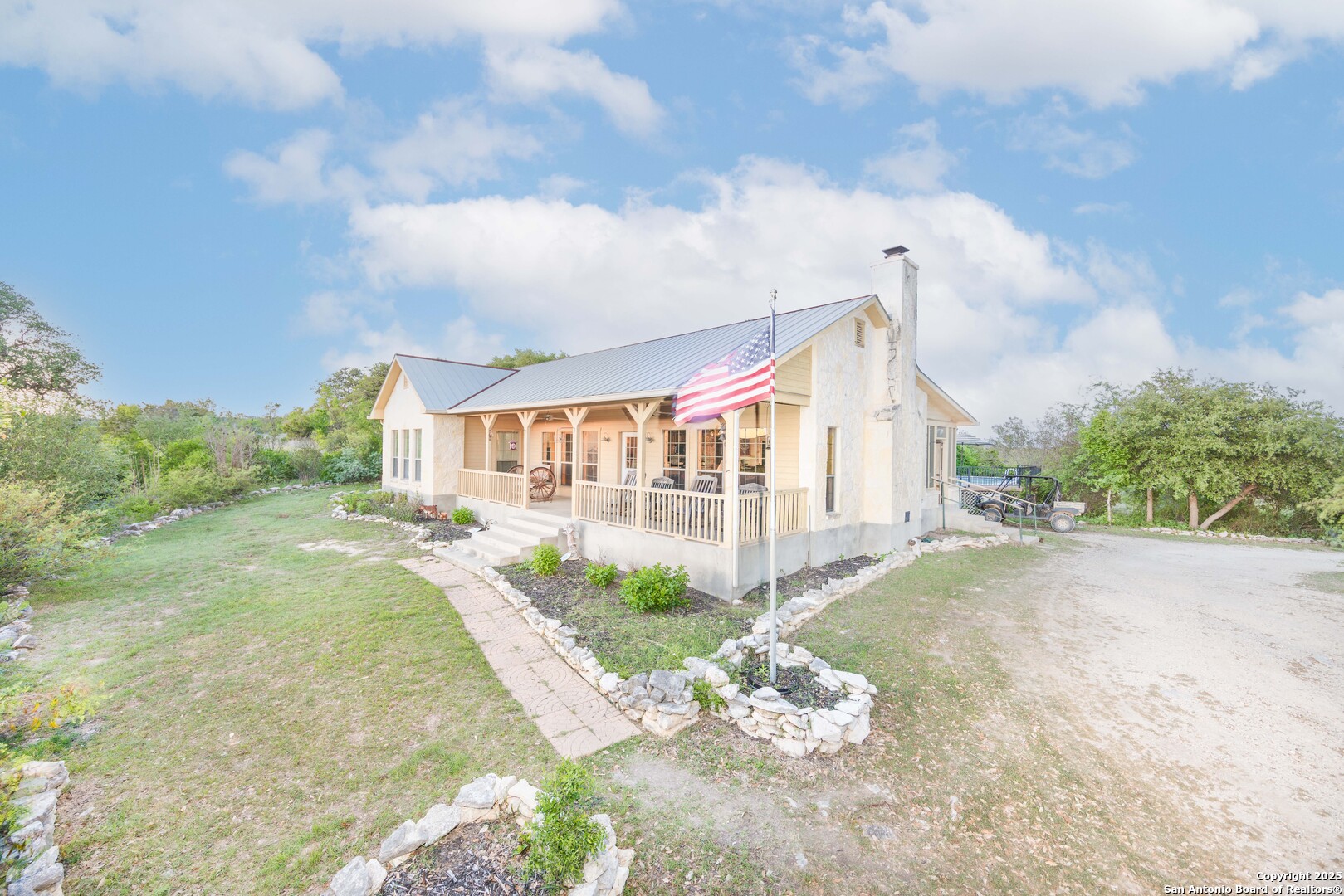 3755 County Road 241 Hondo TX 78861