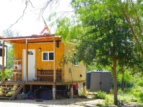1590 Mccauley Road Floresville TX 78114