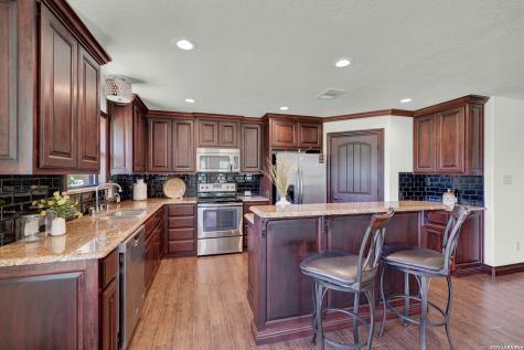 1798 County Road 359 Gillett TX 78116