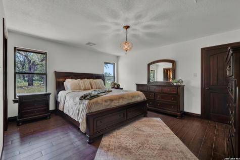 1798 County Road 359 Gillett TX 78116