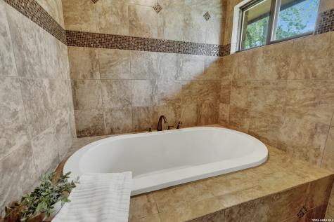1798 County Road 359 Gillett TX 78116