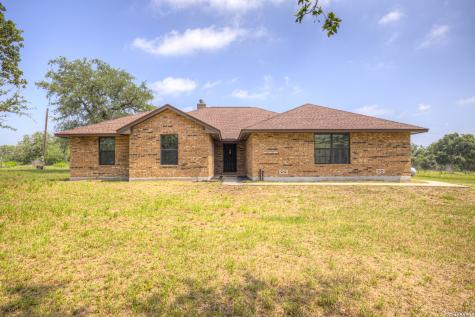 1798 County Road 359 Gillett TX 78116