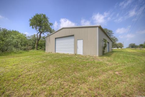 1798 County Road 359 Gillett TX 78116