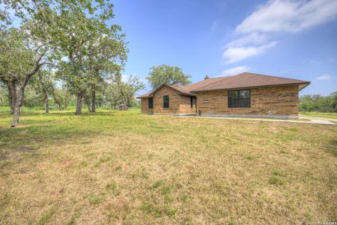 1798 County Road 359 Gillett TX 78116