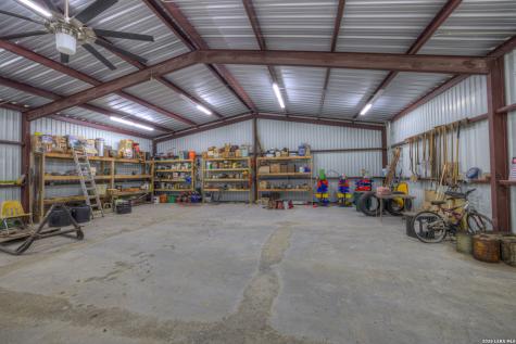 1798 County Road 359 Gillett TX 78116