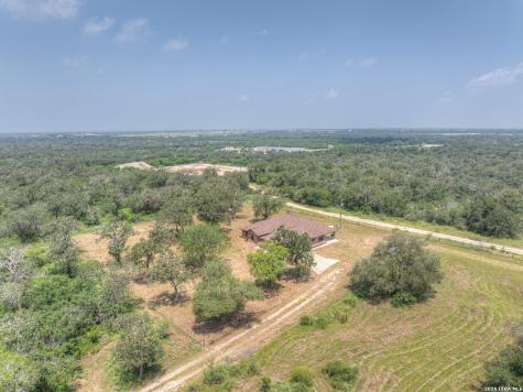 1798 County Road 359 Gillett TX 78116
