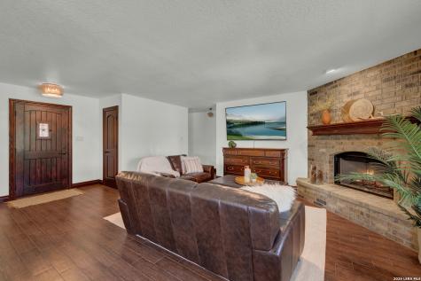 1798 County Road 359 Gillett TX 78116
