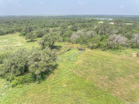 1798 County Road 359 Gillett TX 78116