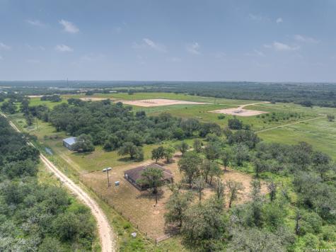 1798 County Road 359 Gillett TX 78116