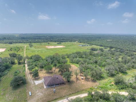 1798 County Road 359 Gillett TX 78116