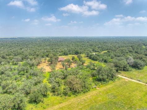 1798 County Road 359 Gillett TX 78116