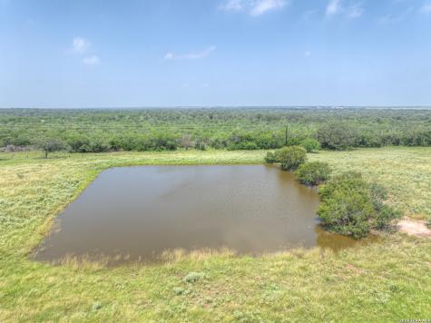 1798 County Road 359 Gillett TX 78116