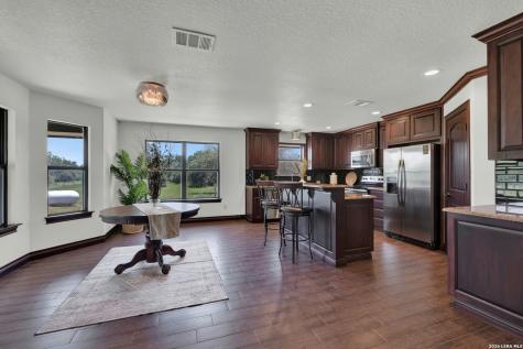 1798 County Road 359 Gillett TX 78116