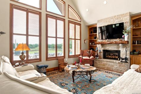 1025 Horse Lane Weimar TX 78962