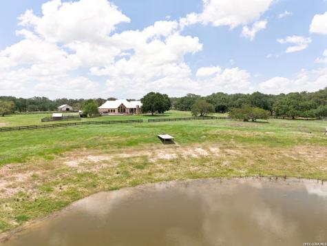 1025 Horse Lane Weimar TX 78962