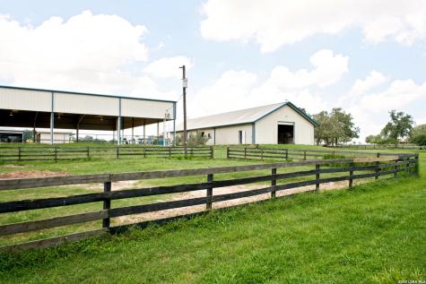 1025 Horse Lane Weimar TX 78962
