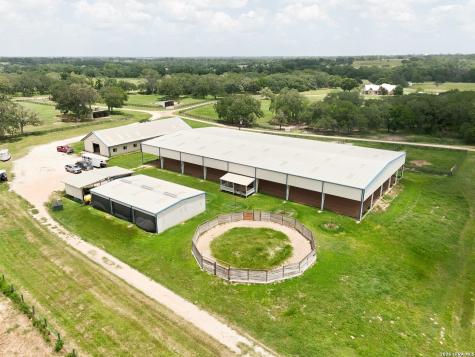 1025 Horse Lane Weimar TX 78962