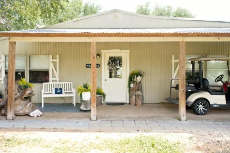 1025 Horse Lane Weimar TX 78962