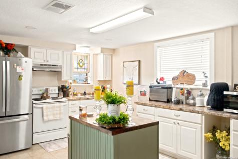 1025 Horse Lane Weimar TX 78962