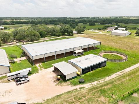 1025 Horse Lane Weimar TX 78962