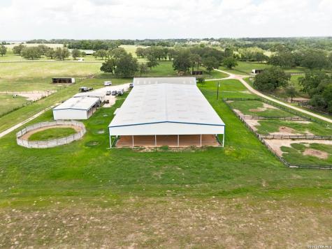 1025 Horse Lane Weimar TX 78962