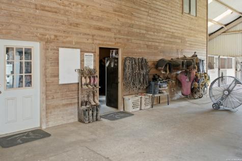 1025 Horse Lane Weimar TX 78962