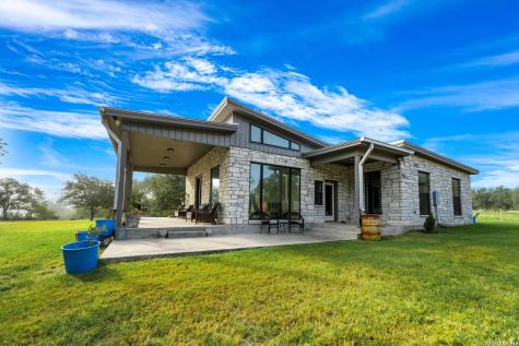 7915 County Road 203 Beeville TX 78102