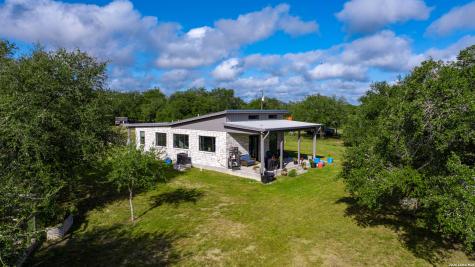 7915 County Road 203 Beeville TX 78102