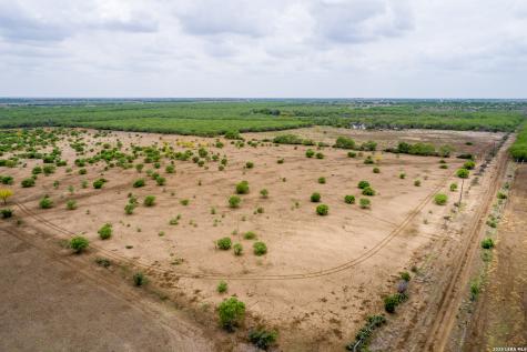 1277 County Road 138 Floresville TX 78114