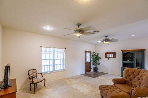 1277 County Road 138 Floresville TX 78114