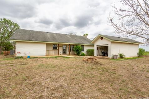 1277 County Road 138 Floresville TX 78114