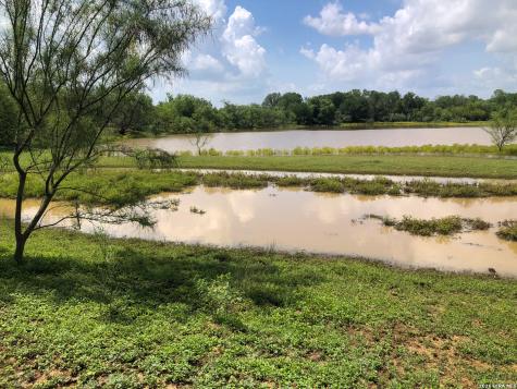 1277 County Road 138 Floresville TX 78114