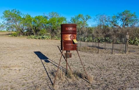 1444 County Road 210 Floresville TX 78114