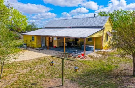 1444 County Road 210 Floresville TX 78114