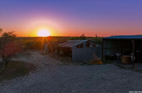 1444 County Road 210 Floresville TX 78114