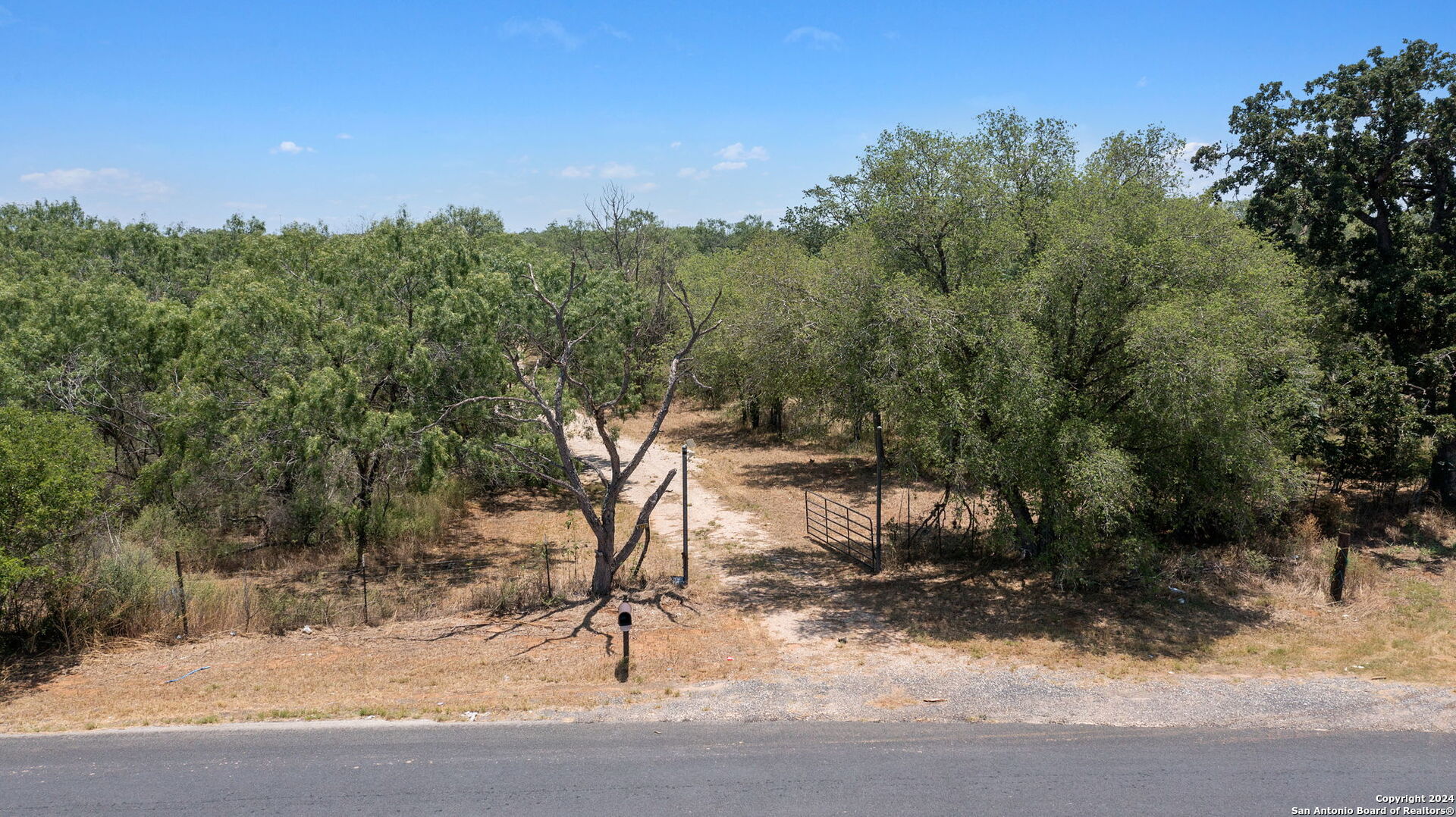 19366 Benton City Road Somerset TX 78069