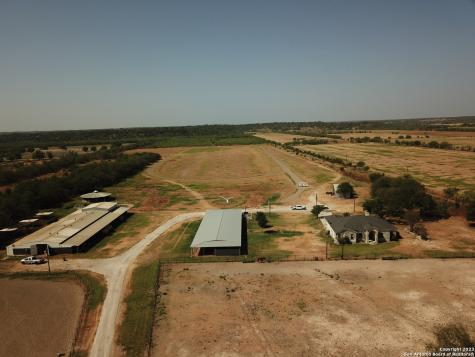 10023 Fm 1303 Floresville TX 78114