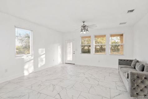 288 County Road 105 Floresville TX 78114