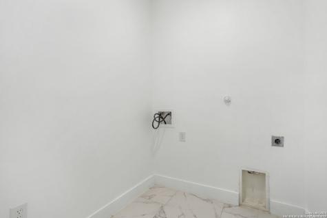 288 County Road 105 Floresville TX 78114