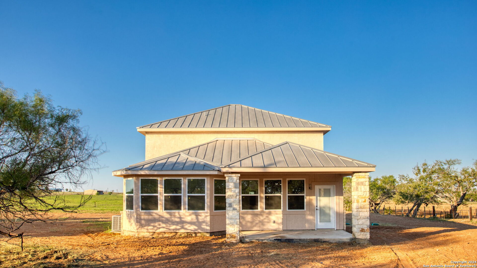 288 County Road 105 Floresville TX 78114