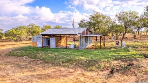 288 County Road 105 Floresville TX 78114