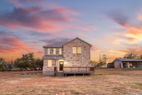 288 County Road 105 Floresville TX 78114