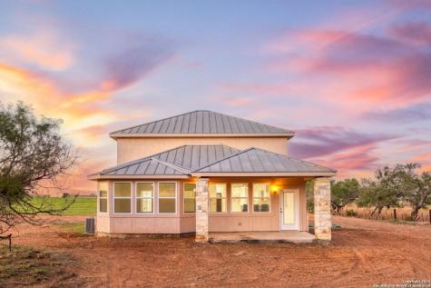 288 County Road 105 Floresville TX 78114