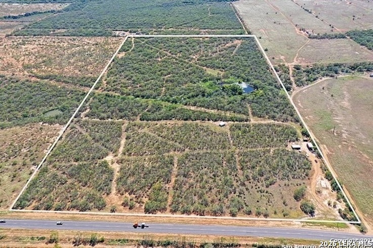 15655 Highway 140 Charlotte TX 78011